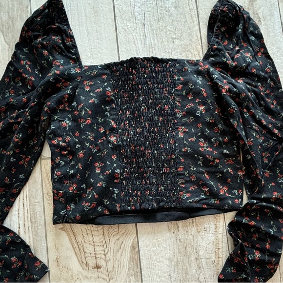 Rose pattern square neck long sleeve crop top - Picture 3 of 3